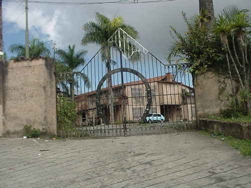 Terreno  Con Caballeriza  Uso Proyecto Multifamiliar Y Comercial. Financiamiento 