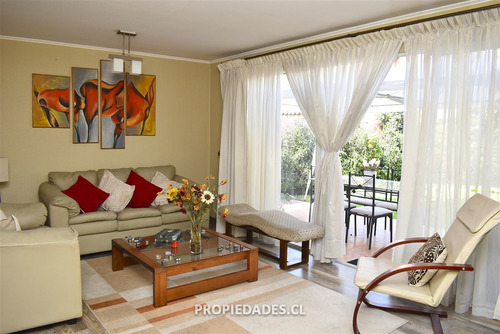 Casa En Venta De 4d/4b En Huechuraba