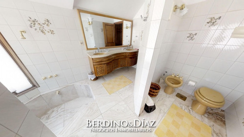 Casa -4 Dormitorios. Única Oportunidad !!!- Ref: 556