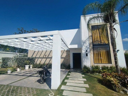 Villa En Venta En Punta Cana, Bavaro, 3 Habitaciones, Con Pi