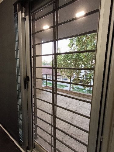 Venta O Alquiler De Casa A Estrenar. 4 Plantas, Full Amenities- Banfield O.
