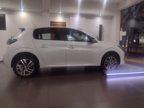 Peugeot 208 1.6 Feline Tiptronic