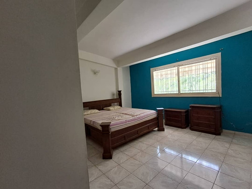 Town House No.01 En Conjunto Residencial La Gustavera, El Castaño