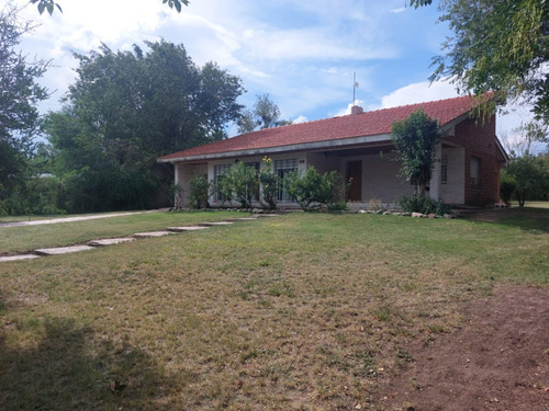 Casa En Venta De 3 Dormitorios C/ Cochera En Papagayos