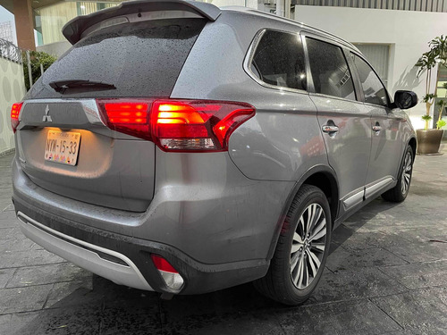 Imagen 5 de 15 de Mitsubishi Outlander 2.4 Se Plus Cvt 2019