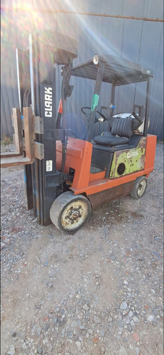 Autoelevador Clark 2250kg Torre Triple Containera Envio Pais