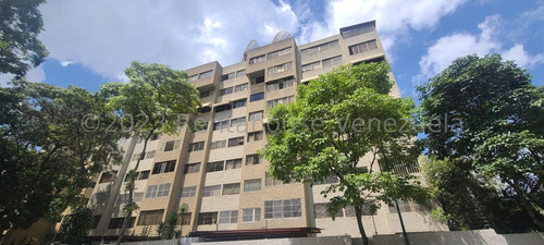 Comodo Apartamento Ubicado En Pb De Edificio De Pocos Piso Mls #24-2603