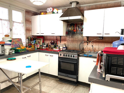 Amplia Solida Casa Familiar 3d 1b. 1est. Patio Impecable
