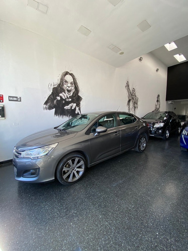 Imagen 16 de 25 de Citroen C4 Lounge Feel Pack 10 Años 1.6 Hdi 2018