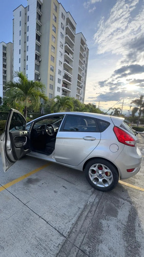 Ford Fiesta 1.6 Hatchback Mecánica