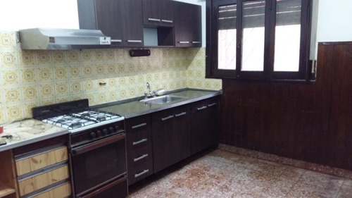 Imagen 3 de 8 de Permuta - Casa Americana De 3 Ambientes En Venta - Moron Sur
