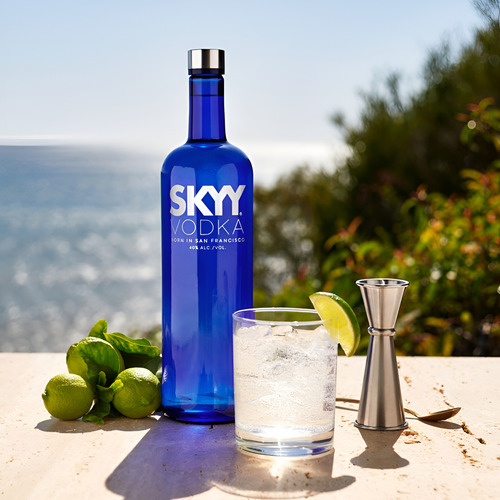 Kit Cachaça Sagatiba Cristalina 700ml + Vodka Skyy 750ml