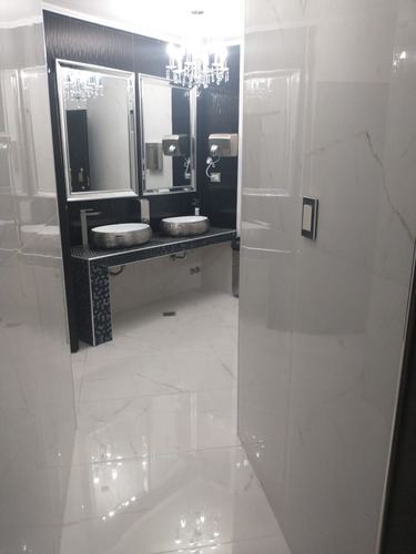 Se Vende Local 200 M2 En Abbott