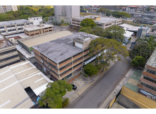 Se Vende Edf Comercial/industrial La Urbina Calle 1 78-25-05