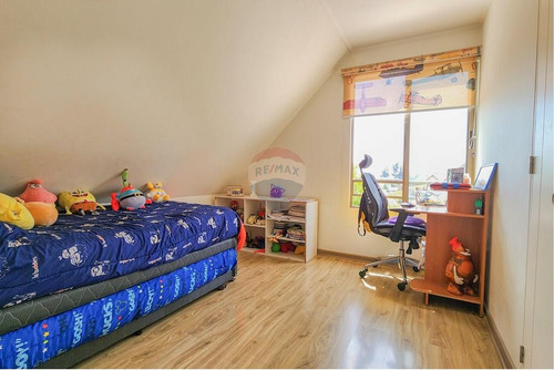 Oportunidad!! Casa Familiar, Gran Patio! 4d/3b