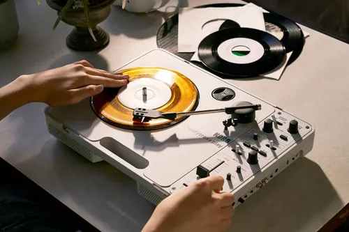 Vitrola Vinil Toca Discos Maleta Korg Handytraxx Play Cinza