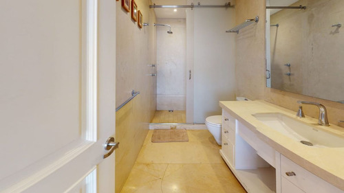 Se Vende Departamento Remodelado En La Jolla (v)