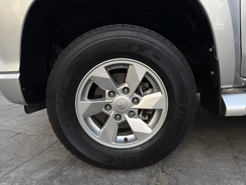 Mitsubishi L200 2.4 Cabina Doble 4x2 Mt