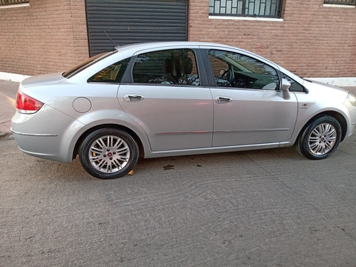 Imagen 4 de 9 de Fiat Linea 1.9 Essence Dualogic 2010