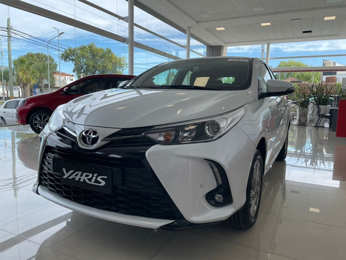 Imagen 3 de 11 de Toyota Yaris 1.5 107cv Xls 5p Sarthou