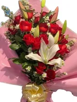 Comprar Ramo De 24 Rosas Y Lilium . Flores A Domicilio. Envío Flores