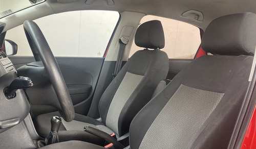 Imagen 12 de 13 de Volkswagen Vento 2017 1.6 Comfortline Mt