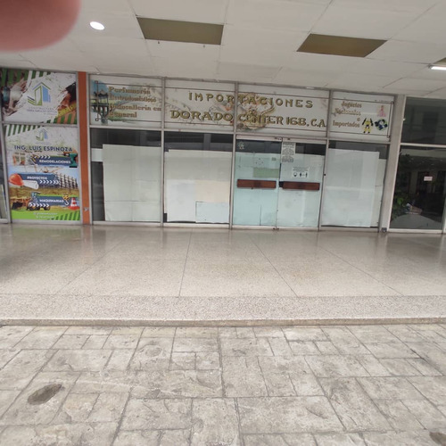 Se Alquila Excelente Local Comercial De 77 M2 En Los Chaguaramos 