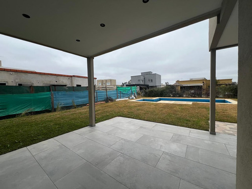 Casa En Venta 4 Dormitorios Barrio Santo Tomas Pilar