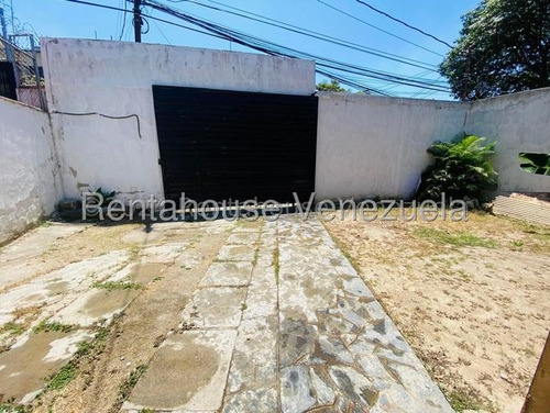 Casa De Uso Comercial, En Alquiler En Los Palos Grandes. 25-14860