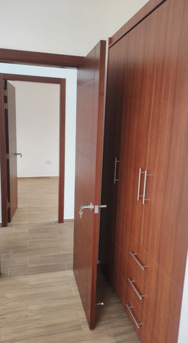 Hermosa Casa Por Estrenar Totalmente Independiente Y Para Entrega Inmediata, En El Valle De Los Chillos, A 5 Min. Del Colibrí, En La Urb. Banco De Fomento, Gestionamos Tu Crédito. Acabados De Lujo.