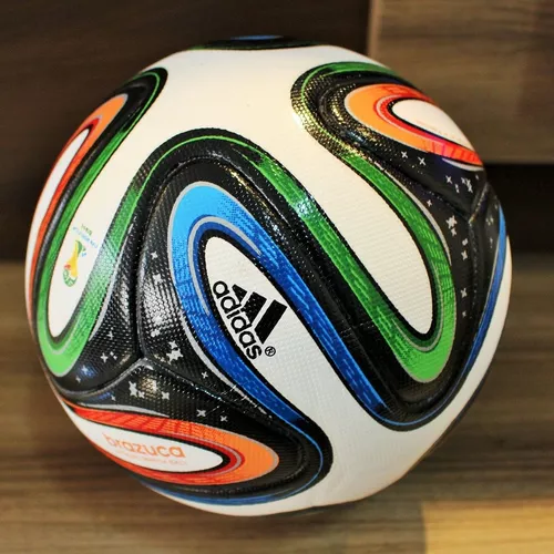 Bola adidas Brazuca Sem Costura Tamanho Oficial De Jogo !