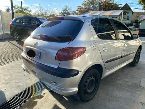 Peugeot 206 2006 1.4 Presence Flex 5p