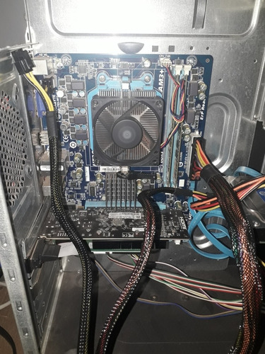Pc Athlon Ii X2 270, Ga-78lmt-s2 Duas Ram De 4gb Ddr3 R5 230