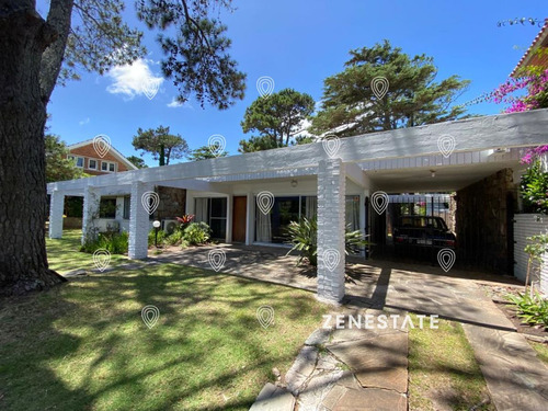 Casa En Alquiler Por Temporada De 3 Dormitorios En Playa Mansa (ref: Zen-17958)