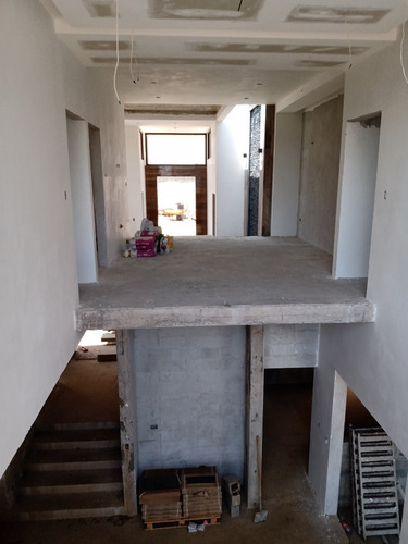 Imagen 5 de 25 de Espectacular Casa Para Estrenar De 4 Habitaciones, 7 Parqueos Y 510 Metros De Construcción
