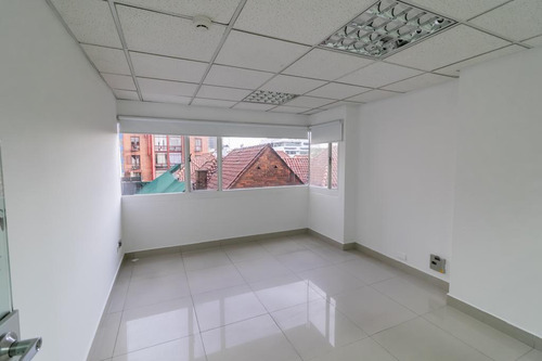 Oficina En Arriendo En Centro Internacional. Cod A1094004