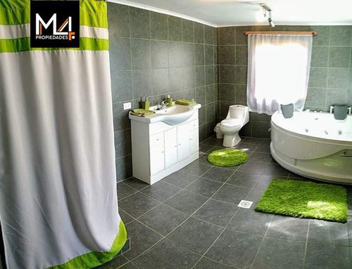 Casa En Venta De 5 Dorm. En El Centro De Olmué