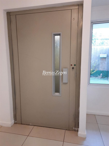 Casa Comercial En Venta De 10 Dorm. En Las Condes Senior