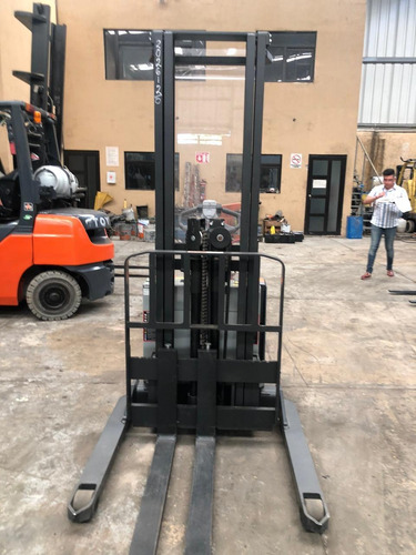 Imagen 2 de 5 de Apilador Electrico Toyota Año 2018 1 Ton #158