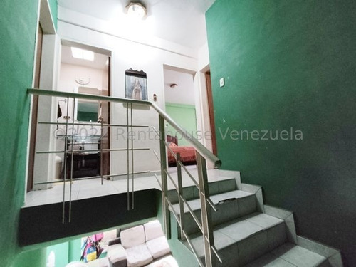 Imagen 8 de 30 de Casa En Venta En Cabudare, Zona La Mendera, Tanque Subterráneo De 4.000 Lts Con Su Pulmón E Hidroneumático, Cod 22-25661, Inf 0424-1398859, Jm9