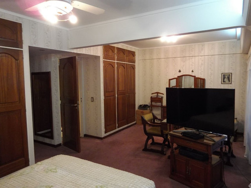 Imagen 16 de 30 de Gran Piso De 160m2 Con Cochera 5 Ambientes 4 Baños Todo Muy Bue Estado