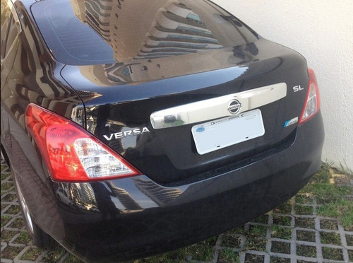 Régua Cromada Traseira Nissan Versa