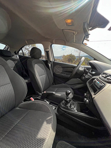 Imagem 7 de 9 de Chevrolet Onix