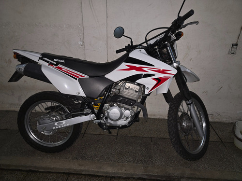 Honda Tornado Excelente Estado Con Muy Poco Uso, Titular.