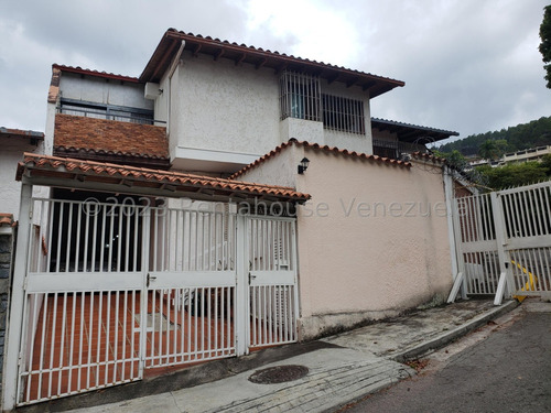 En Venta Agradable Casa Alto Prado 