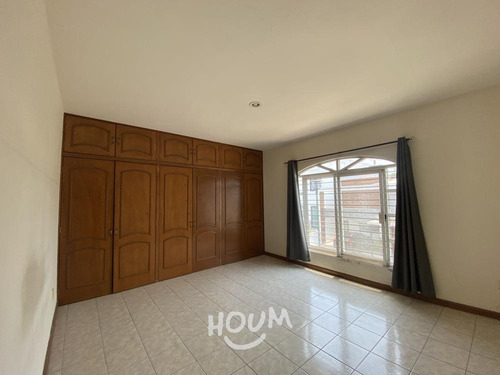 Casa En Jardín Real, Zapopan Con 4 Recámaras, 220 M², Id: 153696