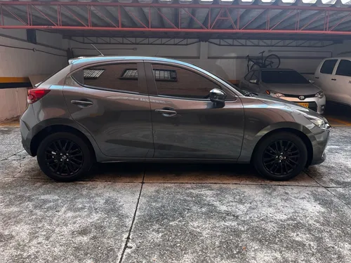 Mazda 2 Sport 1,5 AT Touring Carbón Edition