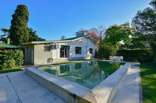 Casa Venta City Bell 3 Dormitorios Pileta Quincho