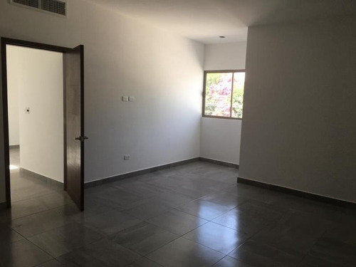 Imagen 4 de 12 de Casa Sola En Venta Palmas San Isidro