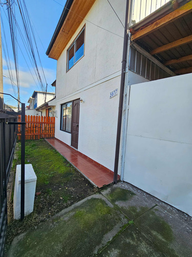 Casa De Dos Pisos Ubicada En Boldo I